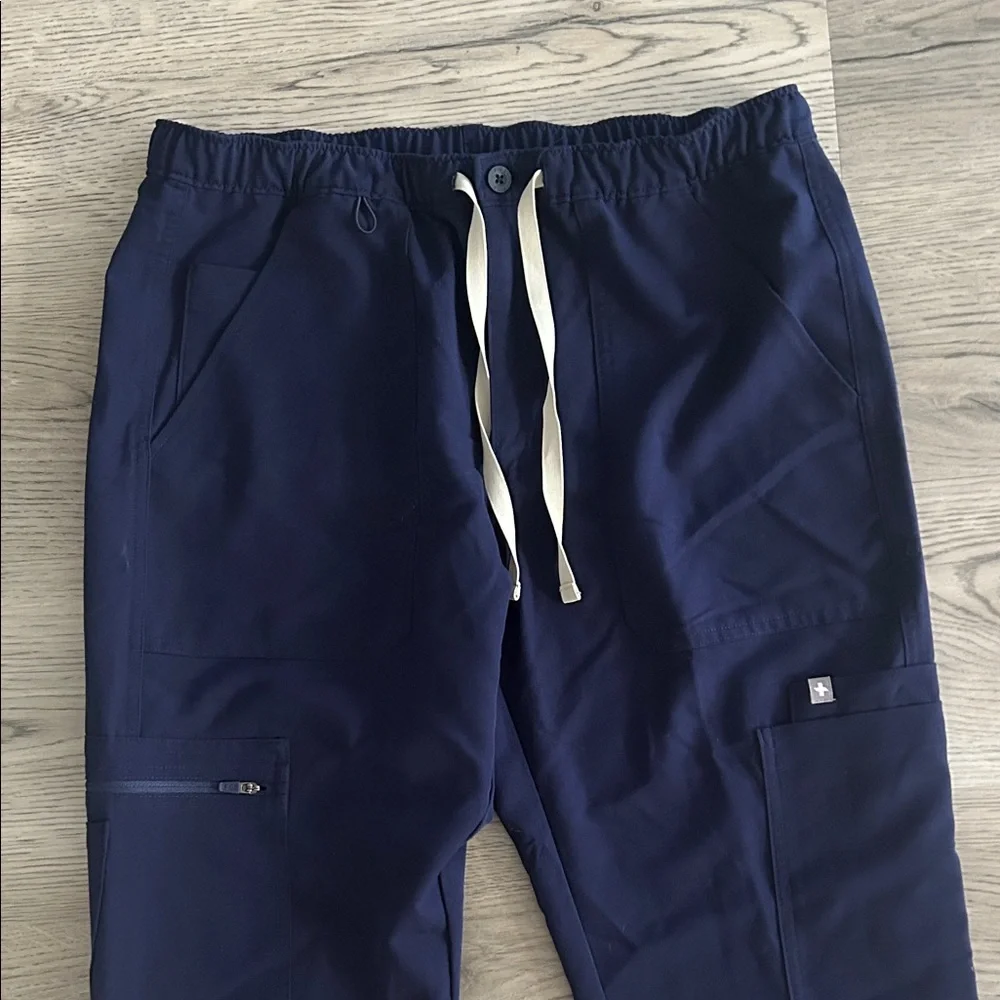 Figs Navy Cairo Cargo Scrub Pants Men’s Size Medium